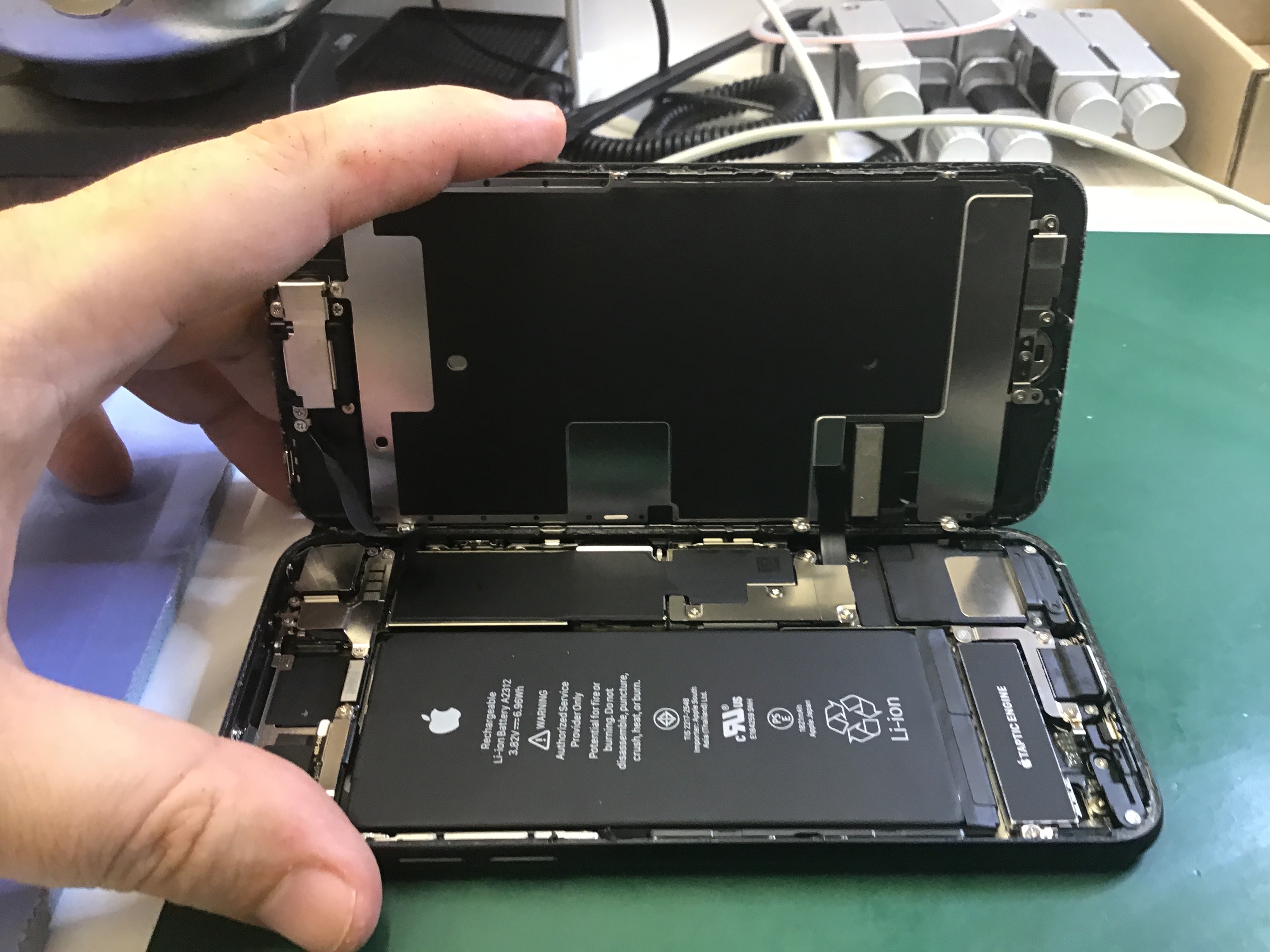 iPhoneSE2修理　データをそのまま・最短即日修理のスマホ修理工房八王子オクトーレ店にご相談ください！